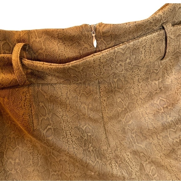 NWT Lilly’s Kloset Snakeskin Print Trousers Pants Slacks in Tan/Camel Size Large - Picture 11 of 12